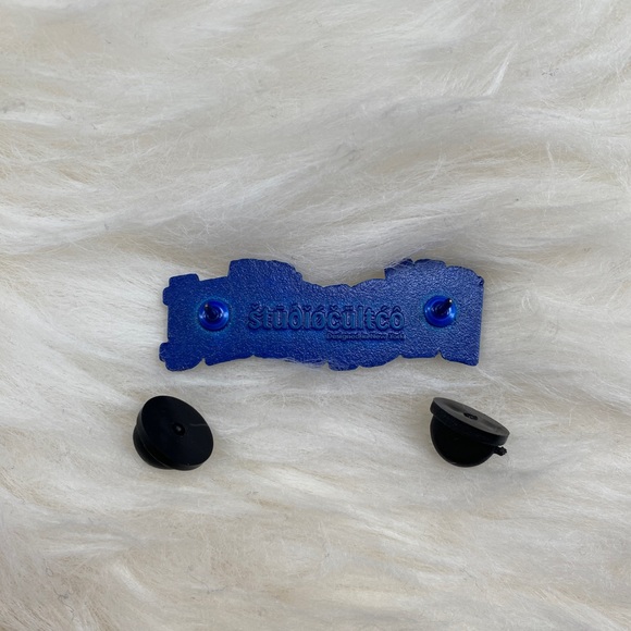 Enamel pin - Picture 3 of 4